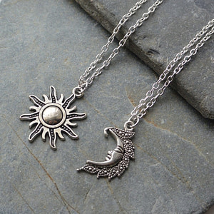 Ensemble collier pendentifs Soleil-Lune
