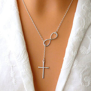 Collier pendentif en forme de croix pour femme