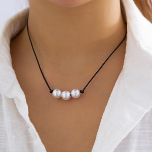 Collier Ras de coup minimaliste avec 3 perles